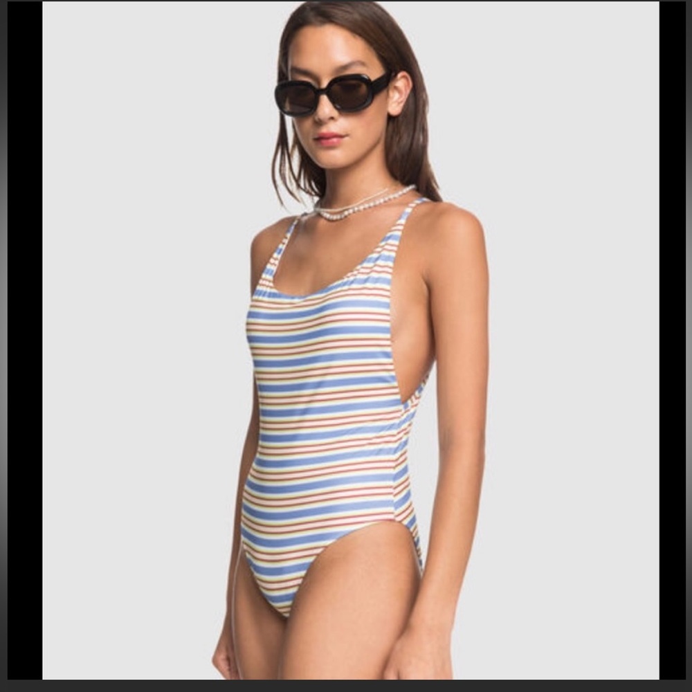 ✨Quiksilver (NWOT) OG the Thin One Piece
Striped Swimsuit Size M✨